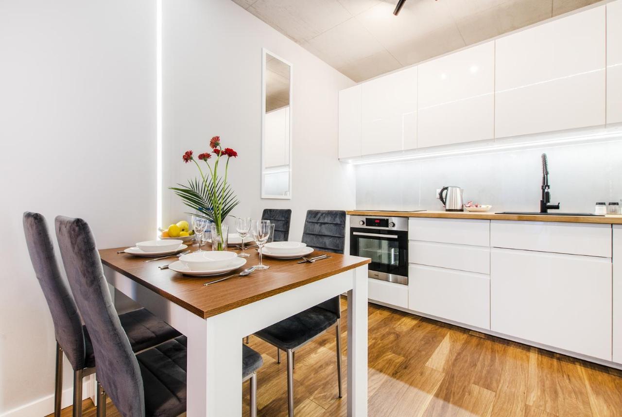 Smart Rental Management Apartments - City Center Βρότσλαβ Εξωτερικό φωτογραφία